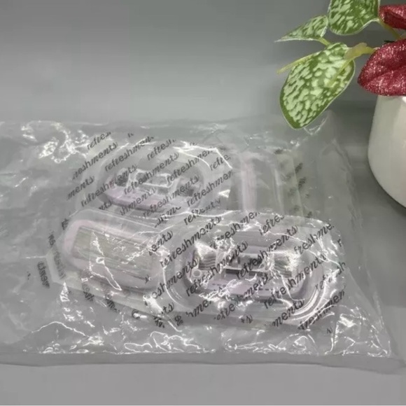 Refreshments Razor Blade Refill Package (4 razor blade refill)NEW sealed - Picture 2 of 3